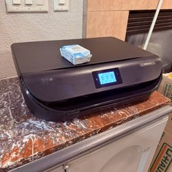 HP Envy 5052 Wireless All-in-One Printer + New HP 65 Color Ink