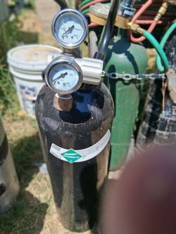 Welding Tanks with gauges co2