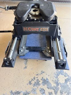 Curt Q20 Fifth Wheel Hitch System for 2500 or 3500 GMC/Chevy with OEM Puck System
