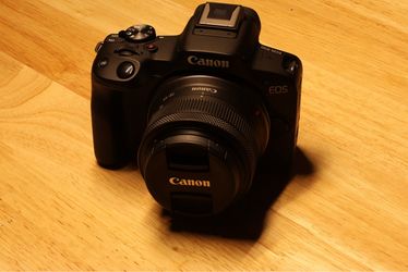 Canon R50 with Kit Lens