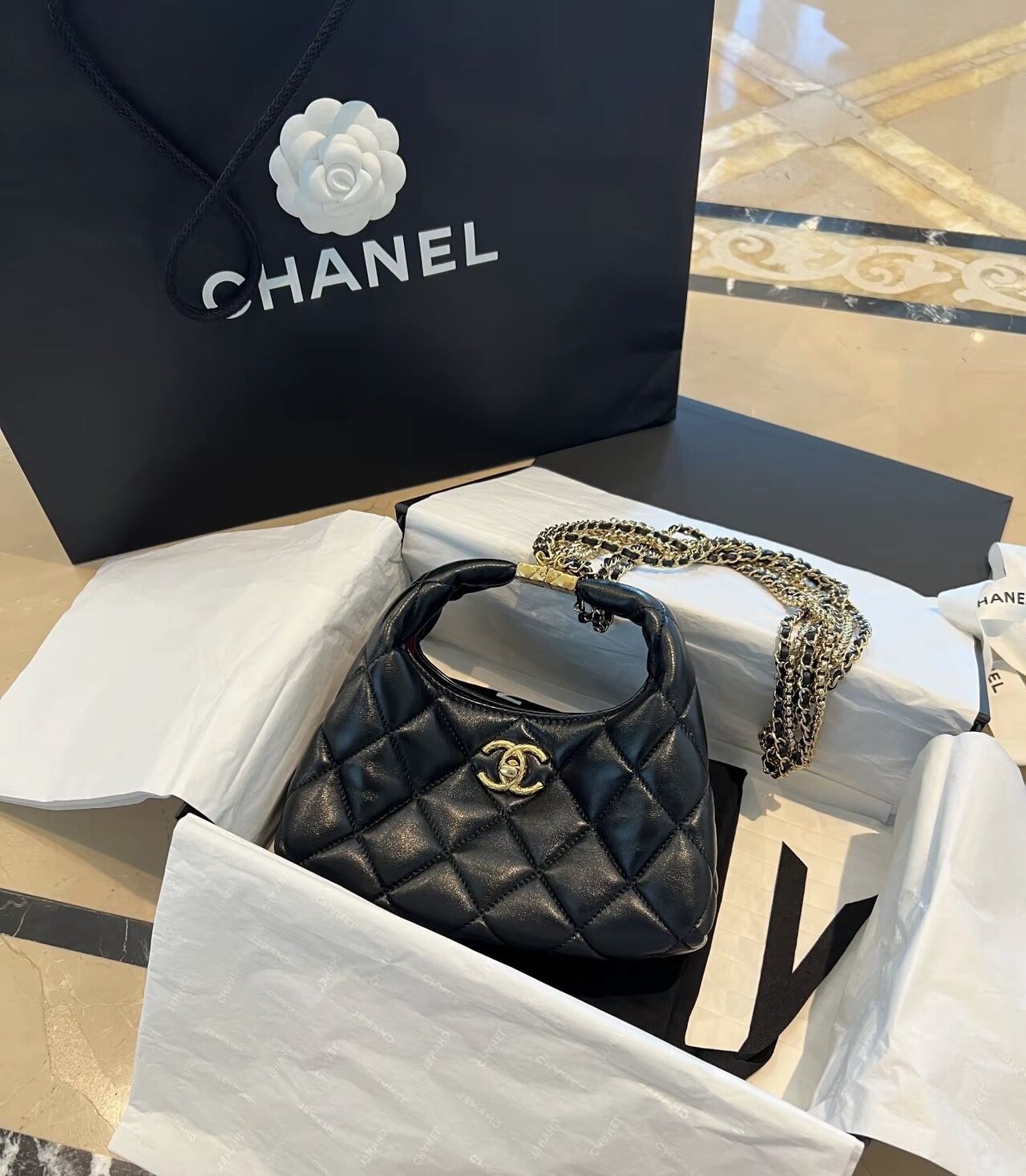 fashionable shoulder bag