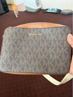 Michael kors purse for sale.  Nice condition
