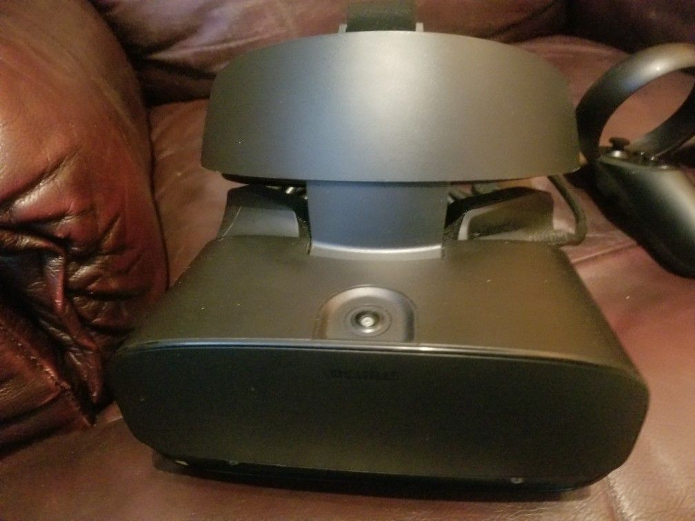 Oculus RIFT S Headset And Touch Controllers