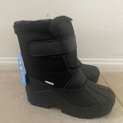 Children’s Size 11 Snow Boots