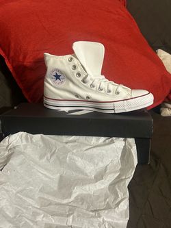 White Converse Chuck Taylor’s