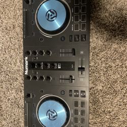 Numark Mixtrack 