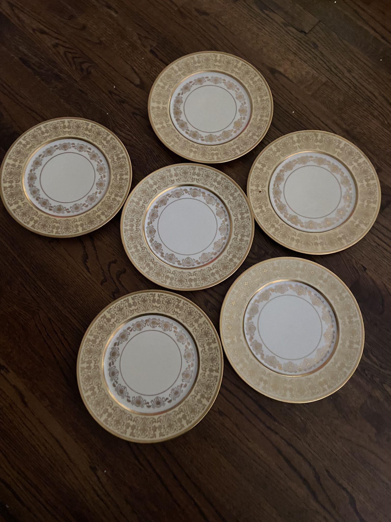 Heinrich And Co 11” Gold Trim Plates
