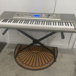 Yamaha Keyboard With Stand 