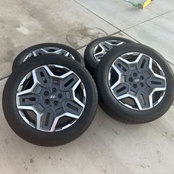 Rines Con Gomas  De Hyunday Santa Fe 2023