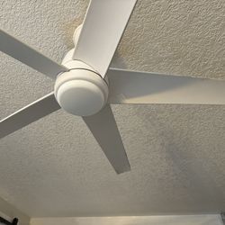 White Ceiling Fan  W/Light & Remote