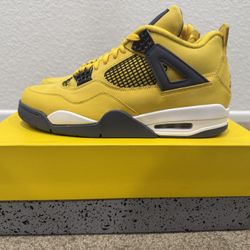 Jordan 4 Retro Lightning Size 10.5