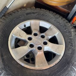 Nitto Ridgegrappler 285/70/17 Toyota 