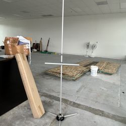 Easel With Adjustable Stands And Carrying Bag. Used Once 