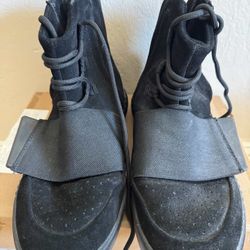 Used Adidas Yeezy 750 Boost Men’s US 9 — TRIPLE BLACK