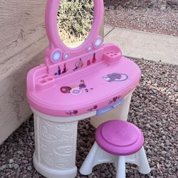 Step2 Fantasy Vanity Table For Girls Toy