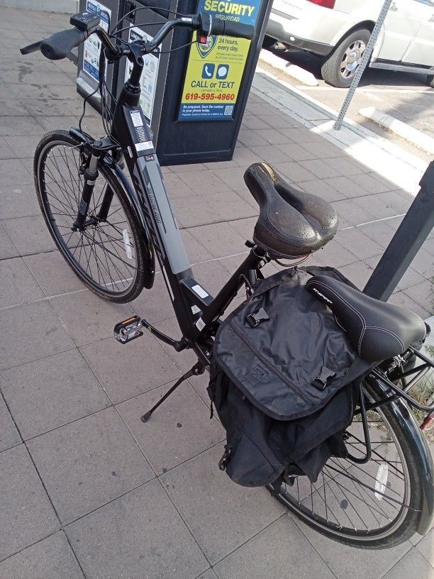 700c Hyper Bicycles Class 2 E-Ride 36V Electric Commuter E-Bike