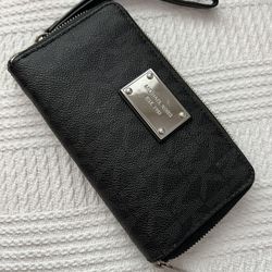 Wristlet 