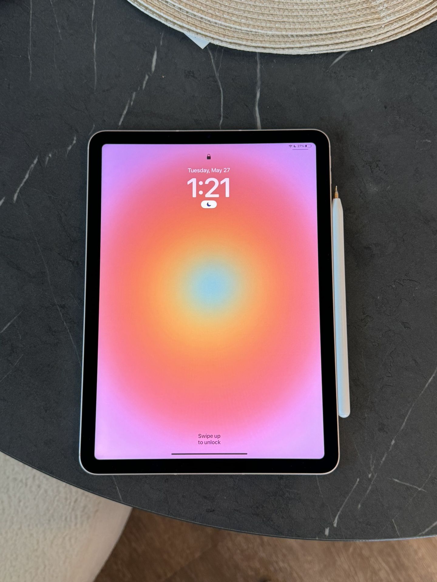 iPad Air (5th Generation) w/ Apple Pencil