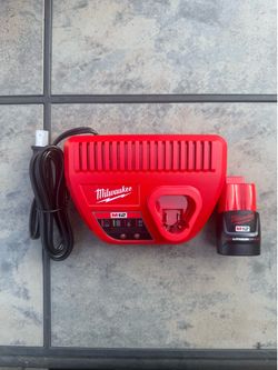 2.0 Battery & Charger Milwaukee M12