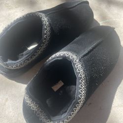 Black uggs 