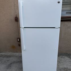 3 MONTHS WARRANTY 28x29x64 GE FRIDGE WHITE 16cuft