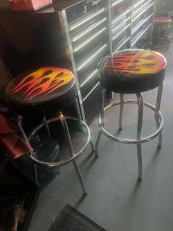 2 Flame barstools