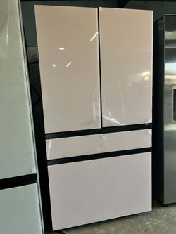 Samsung - 36 in. Wide BESPOKE 30 cu. ft. 3-Door French Door with Beverage center.