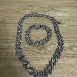 💎 Iced Cuban Link Chain & Bracelet Set – Clean & Eye-Catching 💎