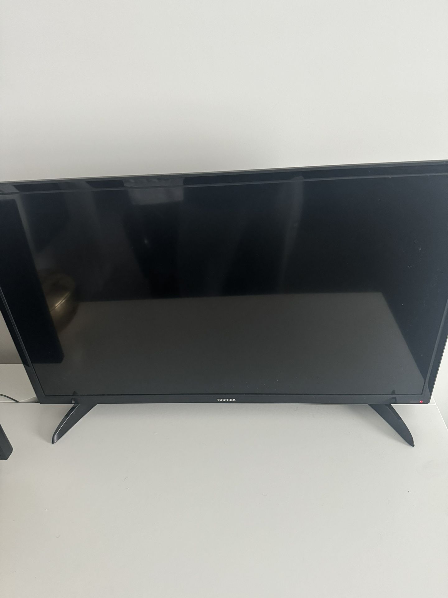 Toshiba 32” Smart TV