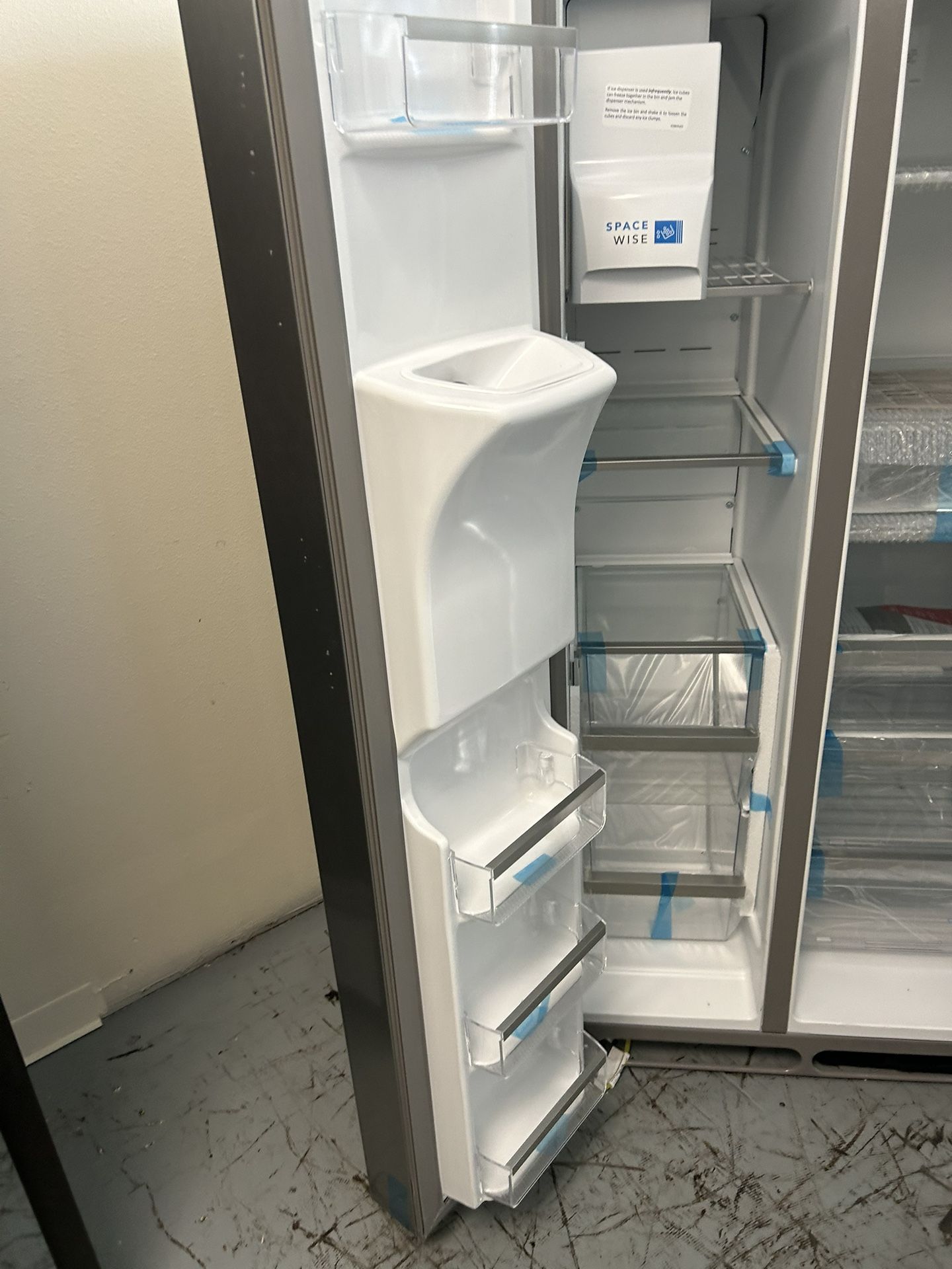 New New GRSS2652AF Frigidaire Gallery 25.6 Cu. Ft. 36" Standard Depth