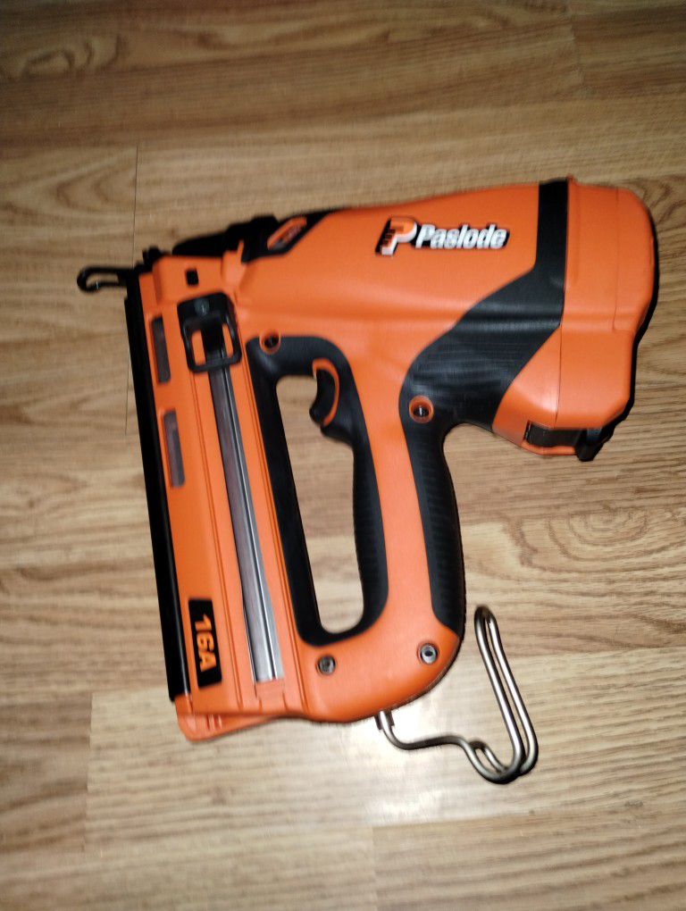 Lithium-Ion Battery 16-Gauge Angled Cordless Finished Air Tool Nailer



