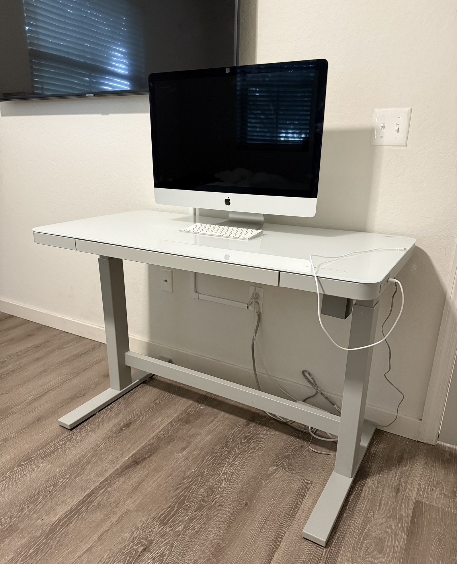 OUTLET CLEARANCE | Tresanti Geller 47” Adjustable Height Desk, White