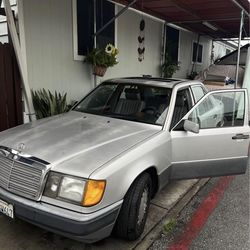 1991 Mercedes-Benz 300-Class