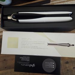 ghd Platinum+ Professional Performance 1 Inch Smart Styler - White.