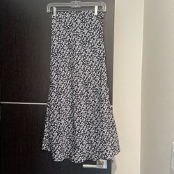 Urban Outfitters Black and White Flower Print Midi Skirt 🤍🖤