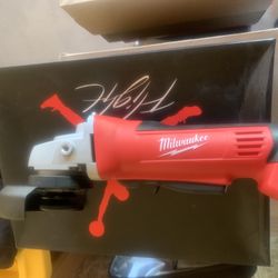 Milwaukee Grinder