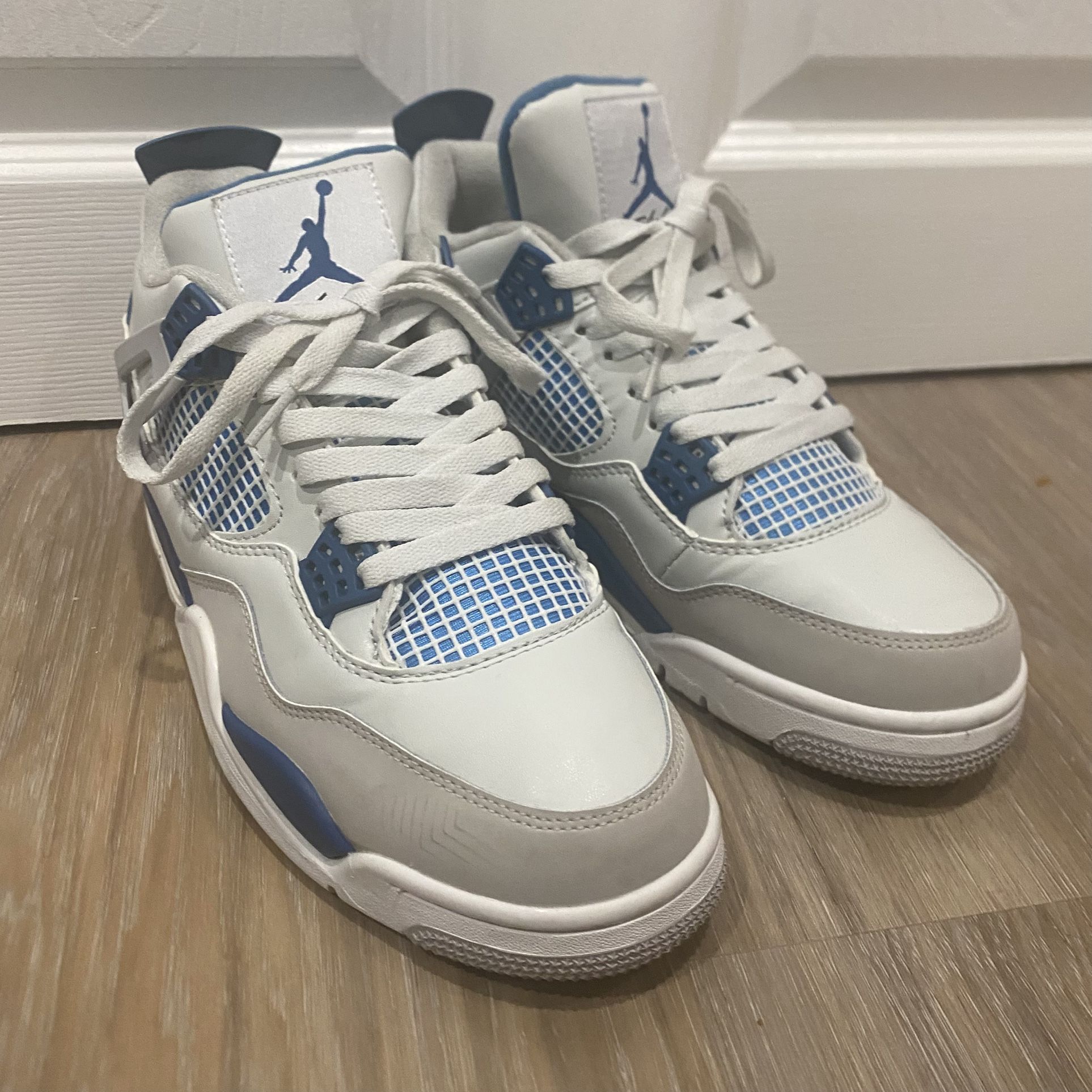 Jordan 4 “Military Blue” Retro – Men’s Size 9.5