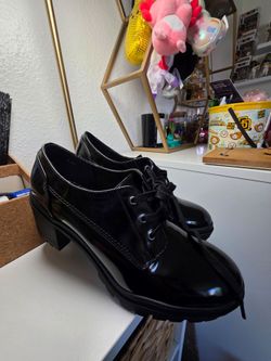 Womens shoes size 9.5