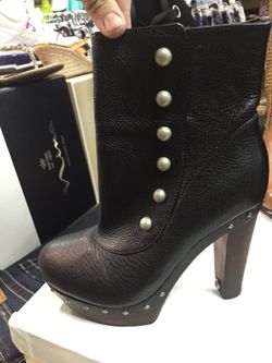 Uggs size 5.5 ugg heels