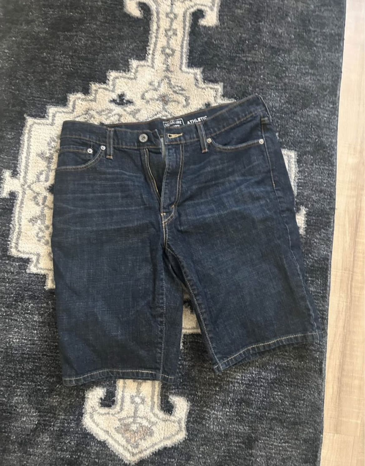 Levi Jorts Brand New Size Medium