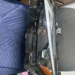 2021-25  Lexus  IS350 left headlight