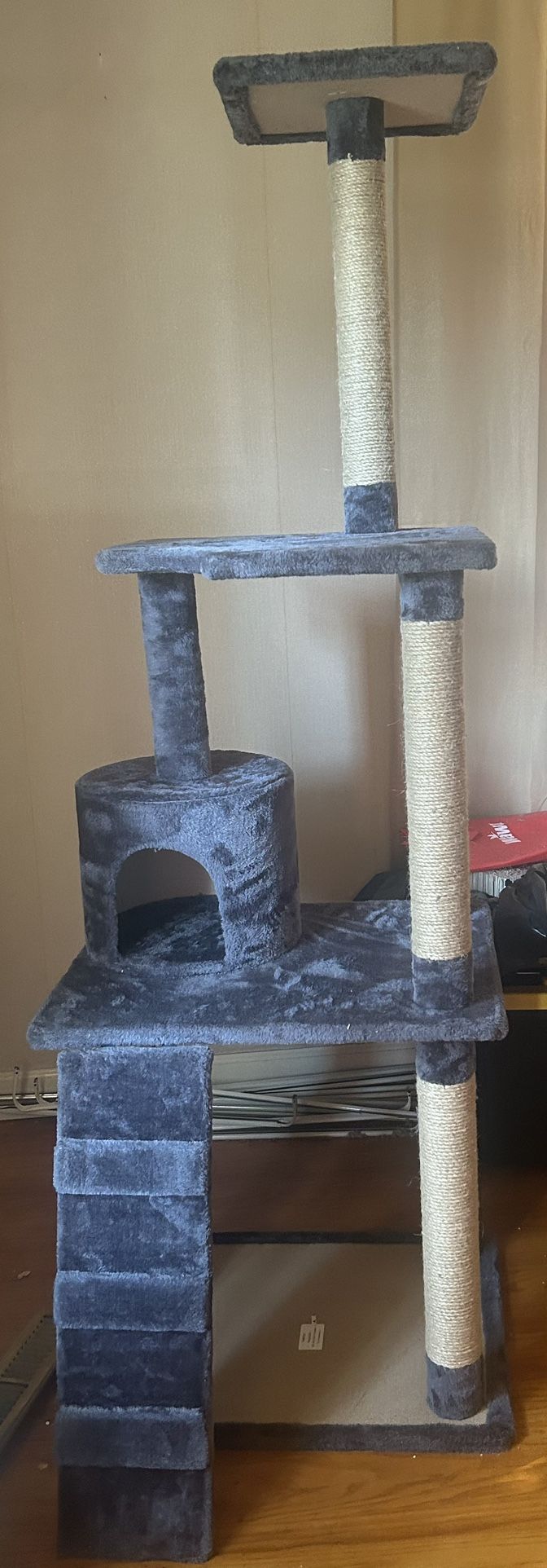 Cat Tree . Height 88 Inches