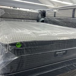 QUEEN SIZE SIMMONS BEAUTYREST SILVER PILLOW TOP MATTRESS & BOX SPRING BED SET