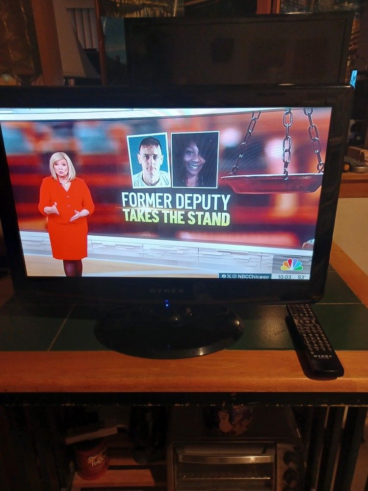 Digital TV /Computer Monitor with Matching Remote Control 