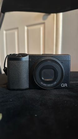 Ricoh GR III x