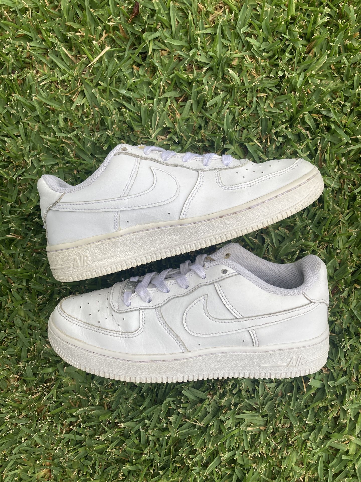 Womens Size 7 - Nike Air force 1 Used No Box White Good Condition