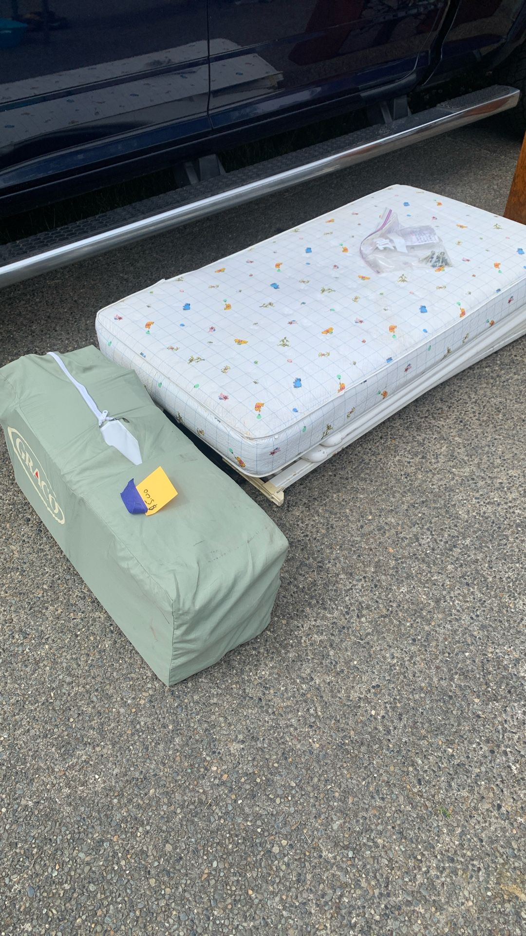 Crib With Mattress And Winnie The Poo Play Pin