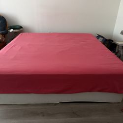 Pristine King Mattress -slept on for 1 month MATTRESS ONLY