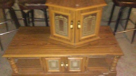 Two beautiful table middle end table for that low.