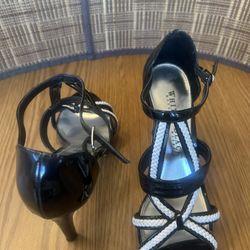 WHBM ANKLE STRAP HEELS - size 7M